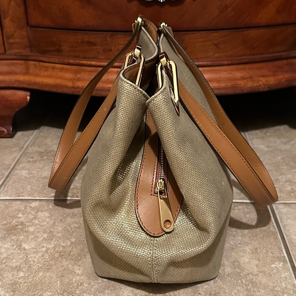 Michael Kors Raven Large Raven Gold Leather Shoulder Bag - Picture 6 of 14